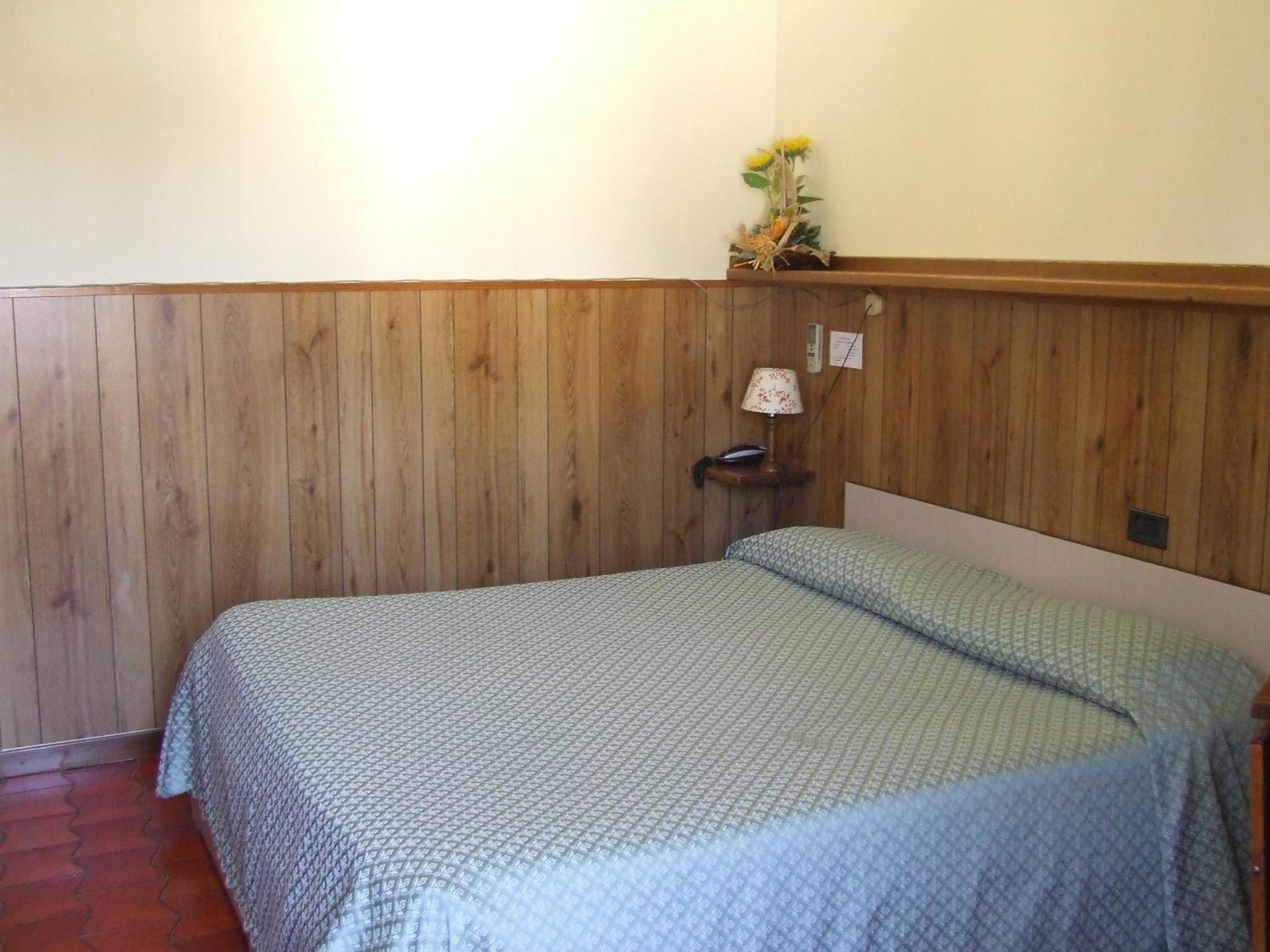 Albergo Il Cochino Montale  Buitenkant foto