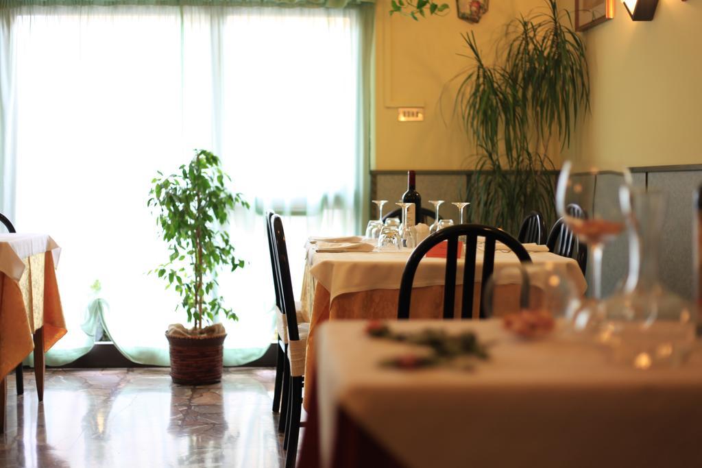 Albergo Il Cochino Montale  Buitenkant foto