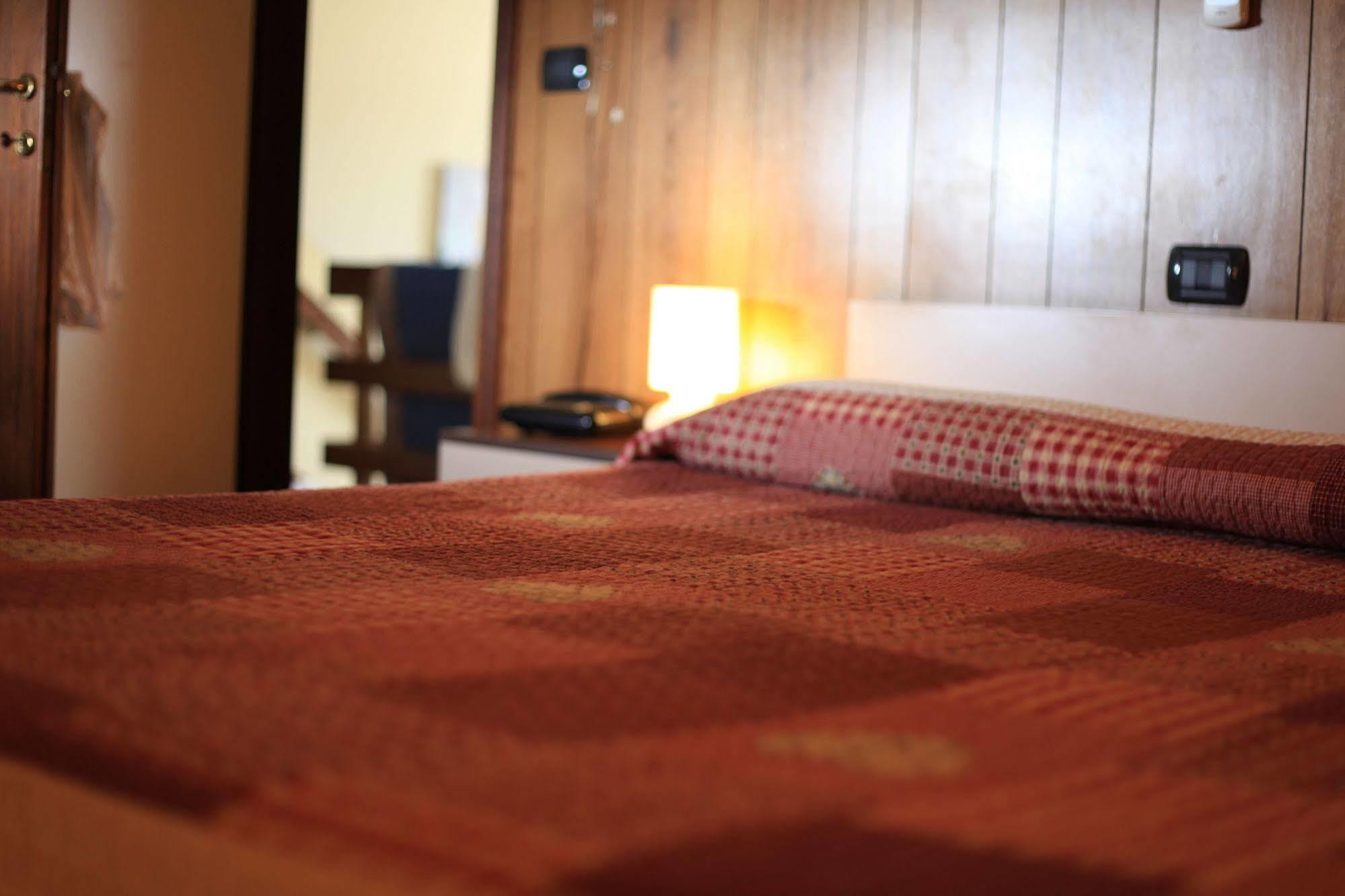 Albergo Il Cochino Montale  Buitenkant foto